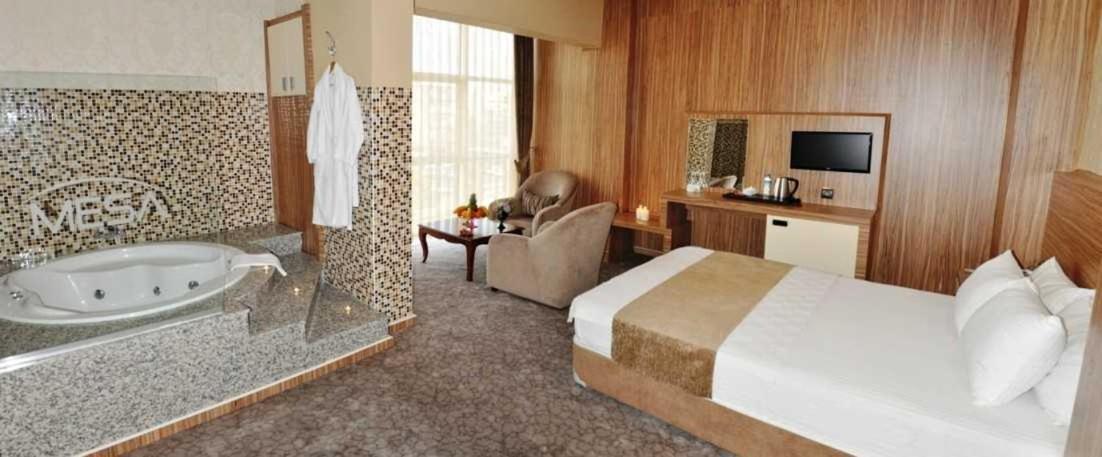 Mesa Hotel บาทมาน ภายนอก รูปภาพ