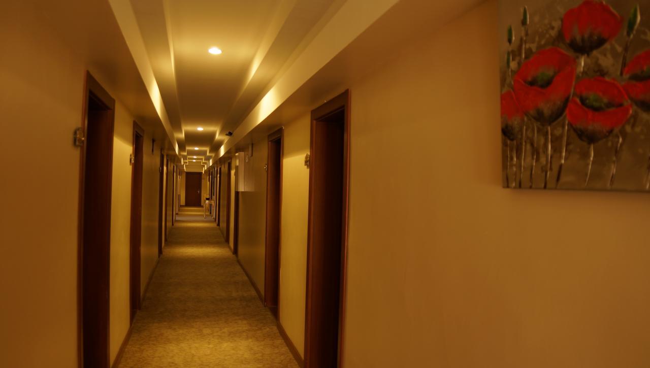 Mesa Hotel บาทมาน ภายนอก รูปภาพ